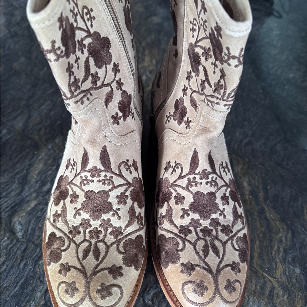 Taos Embroidered Suede Ankle Boots – Made in Portugal – EU 39 / US 8.5